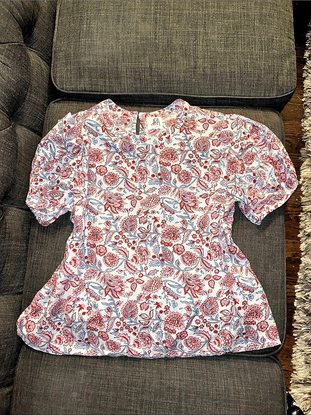 dRA Floral Blouse in Red & Blue Like New